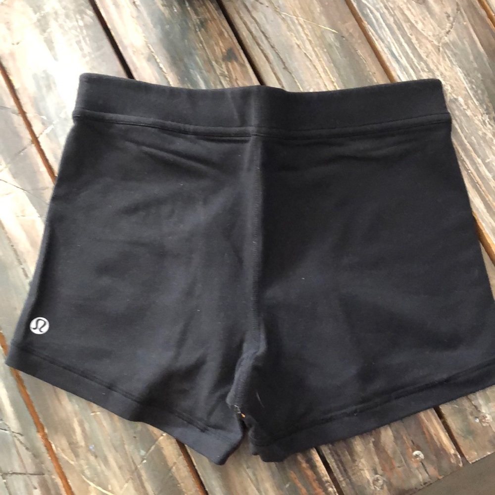Lululemon short shorts size 4 in Black